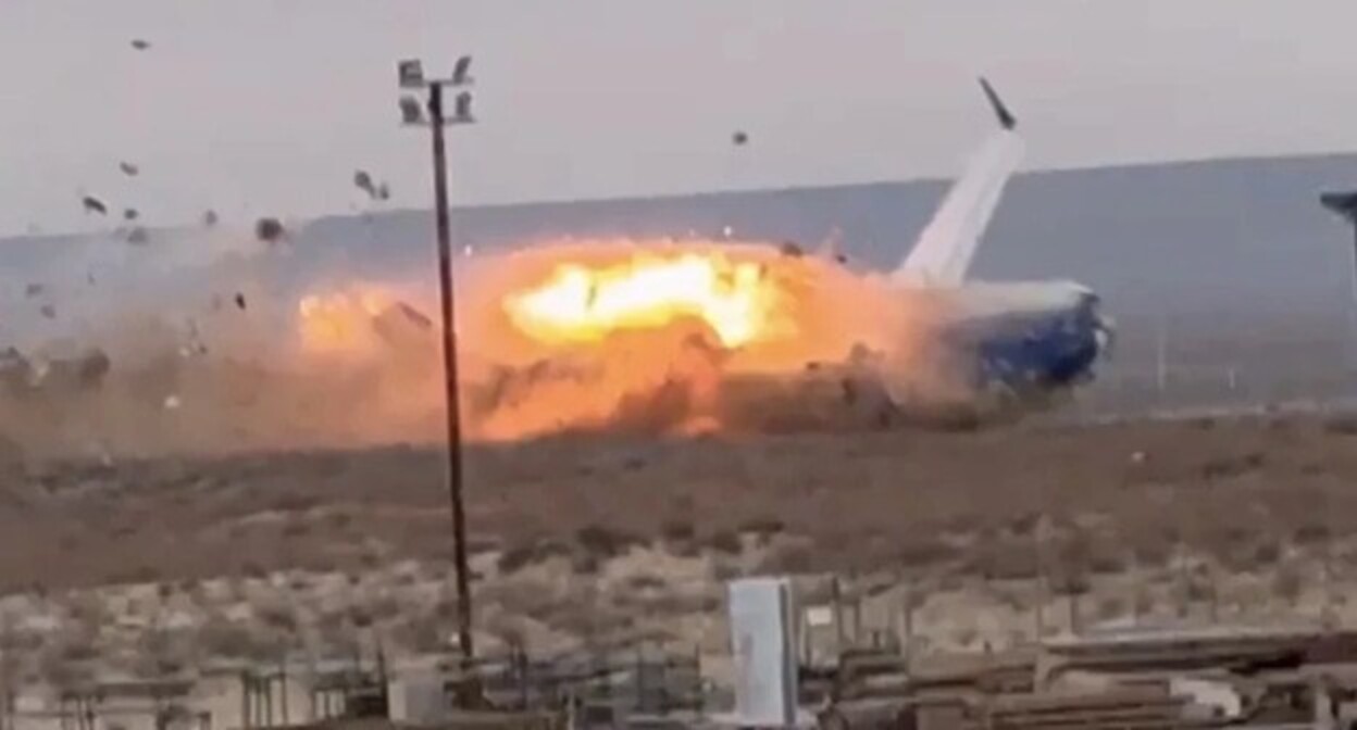 Падение лайнера рейса Баку-Грозный, Скриншот видео телеграм-канал Baza Падение лайнера рейса Баку-Грозный, Скриншот видео телеграм-канал Baza